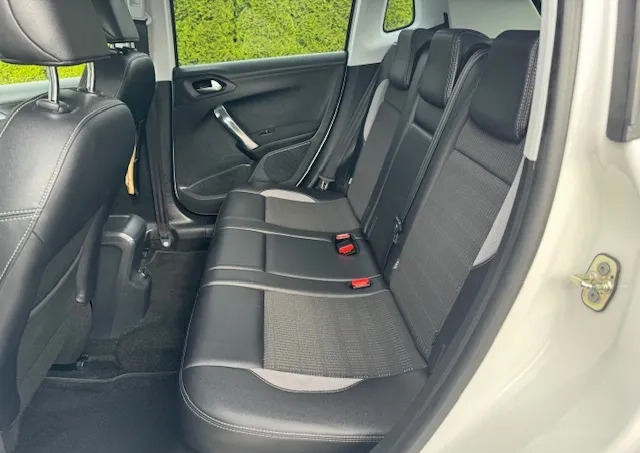 Peugeot 2008 cena 36900 przebieg: 121100, rok produkcji 2015 z Lewin Brzeski małe 529